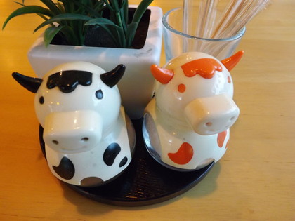 可愛い牛さんの調味料入れ